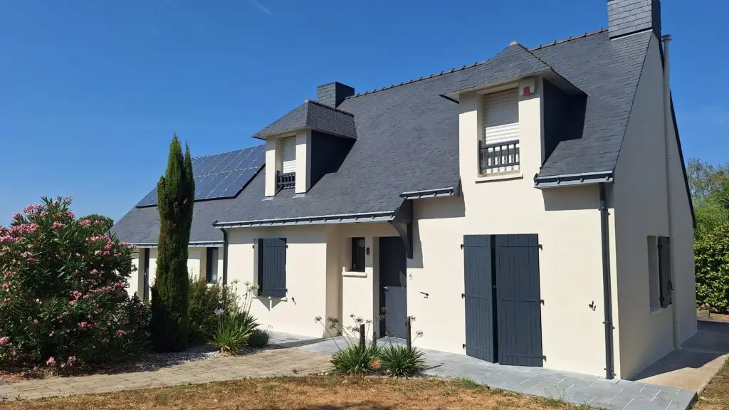 ravalement Guérande, volets et ouverture en bois gris anthracite